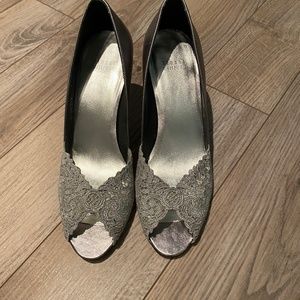 Silver Stuart Weitzman pumps in size 9